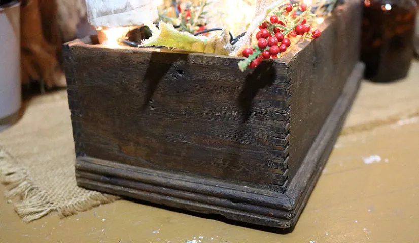 Belsnickle Santa Dovetailed Box Greens Lights Up