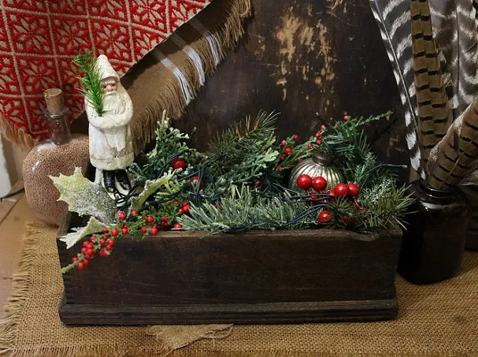 Belsnickle Santa Dovetailed Box Greens Lights Up