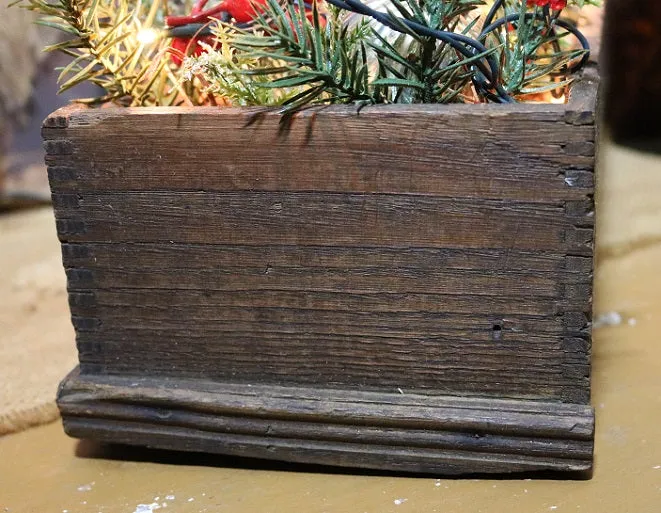 Belsnickle Santa Dovetailed Box Greens Lights Up