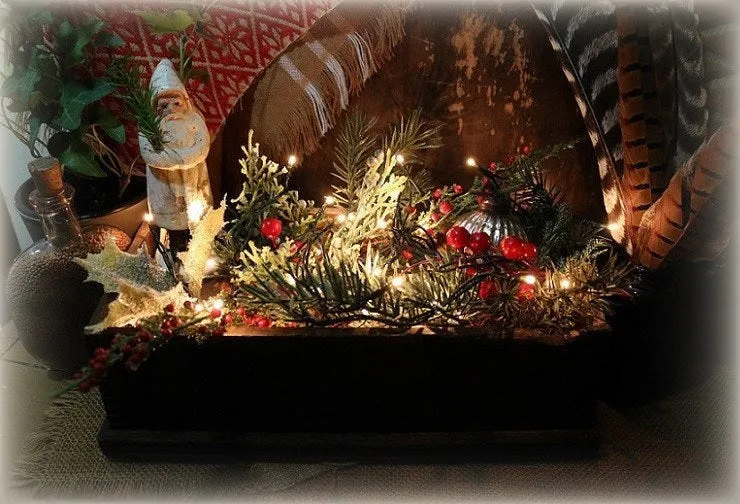 Belsnickle Santa Dovetailed Box Greens Lights Up