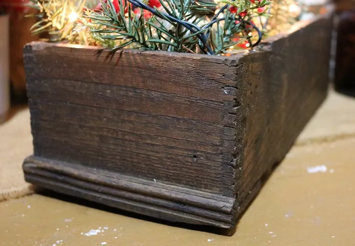 Belsnickle Santa Dovetailed Box Greens Lights Up