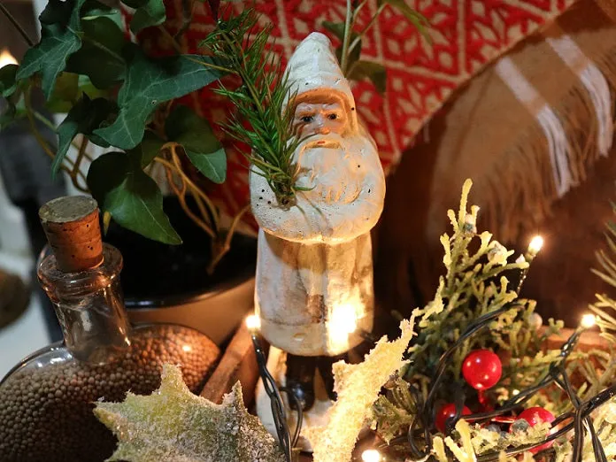 Belsnickle Santa Dovetailed Box Greens Lights Up
