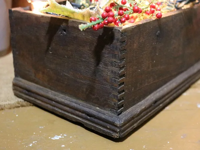 Belsnickle Santa Dovetailed Box Greens Lights Up