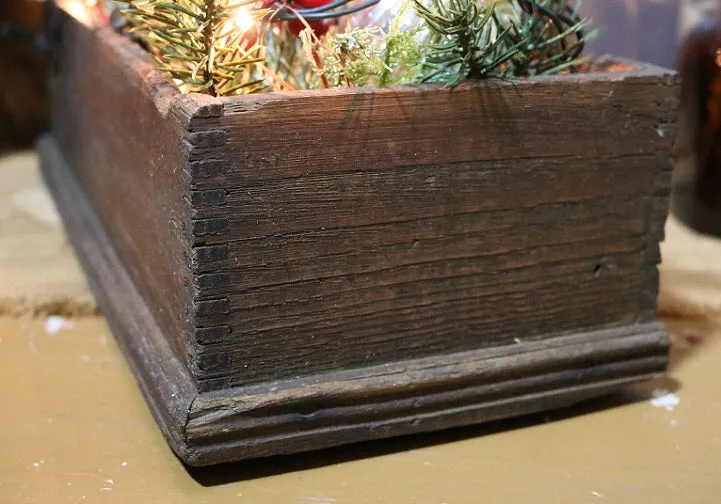 Belsnickle Santa Dovetailed Box Greens Lights Up