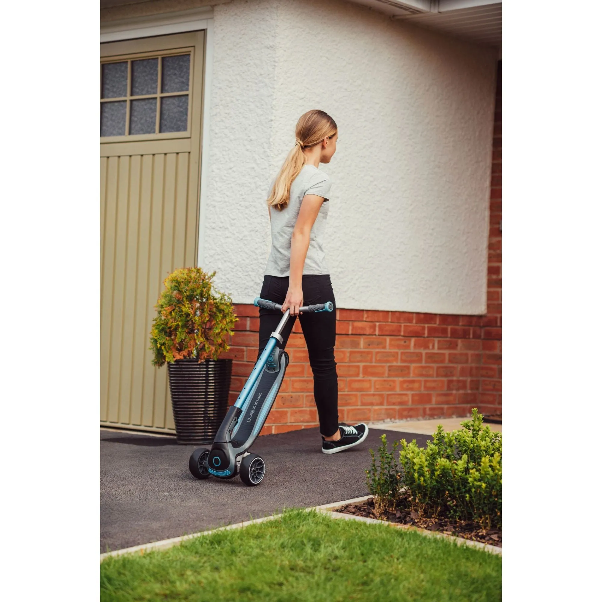 Globber Ultimum Lights Scooter - Sky Blue (5y )