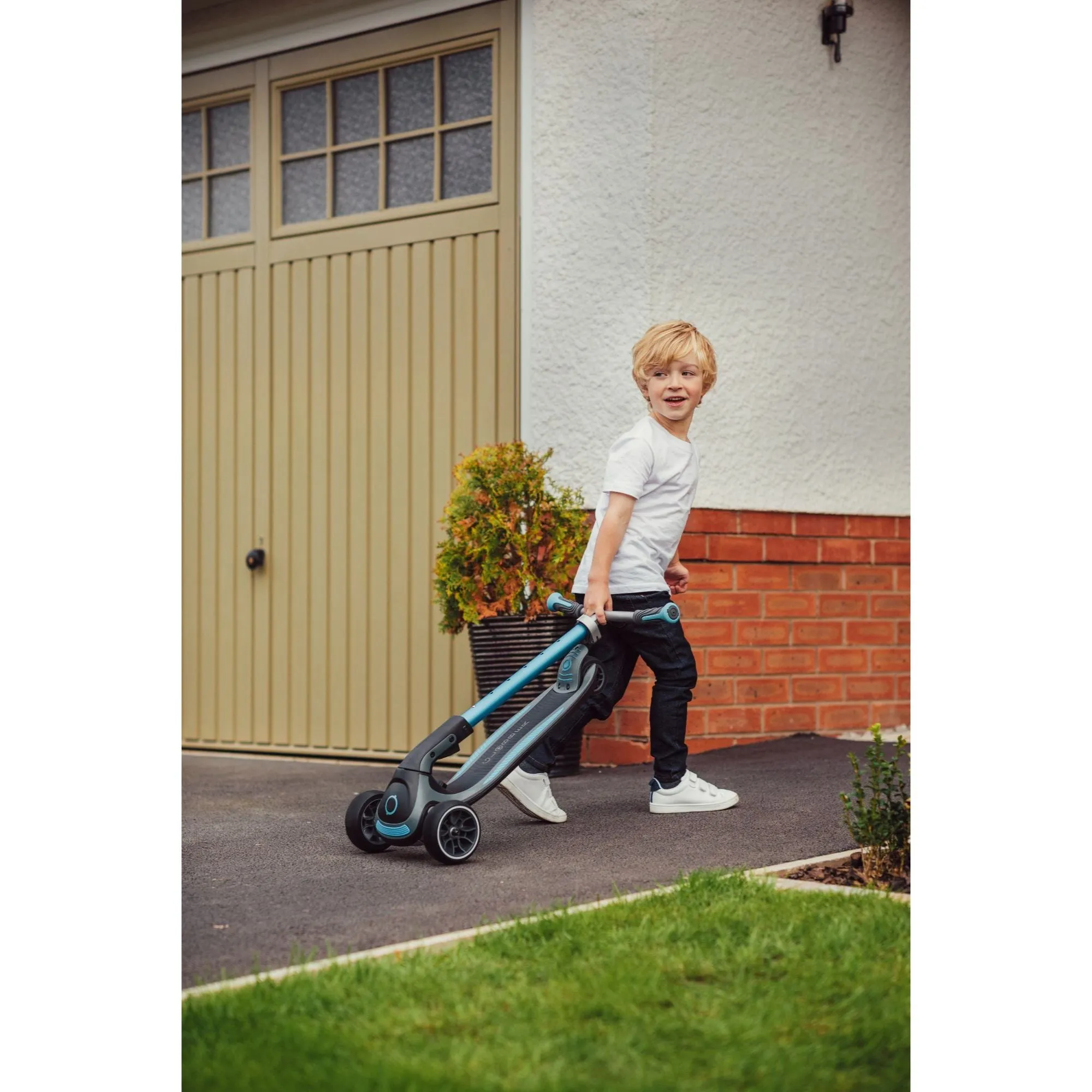 Globber Ultimum Lights Scooter - Sky Blue (5y )