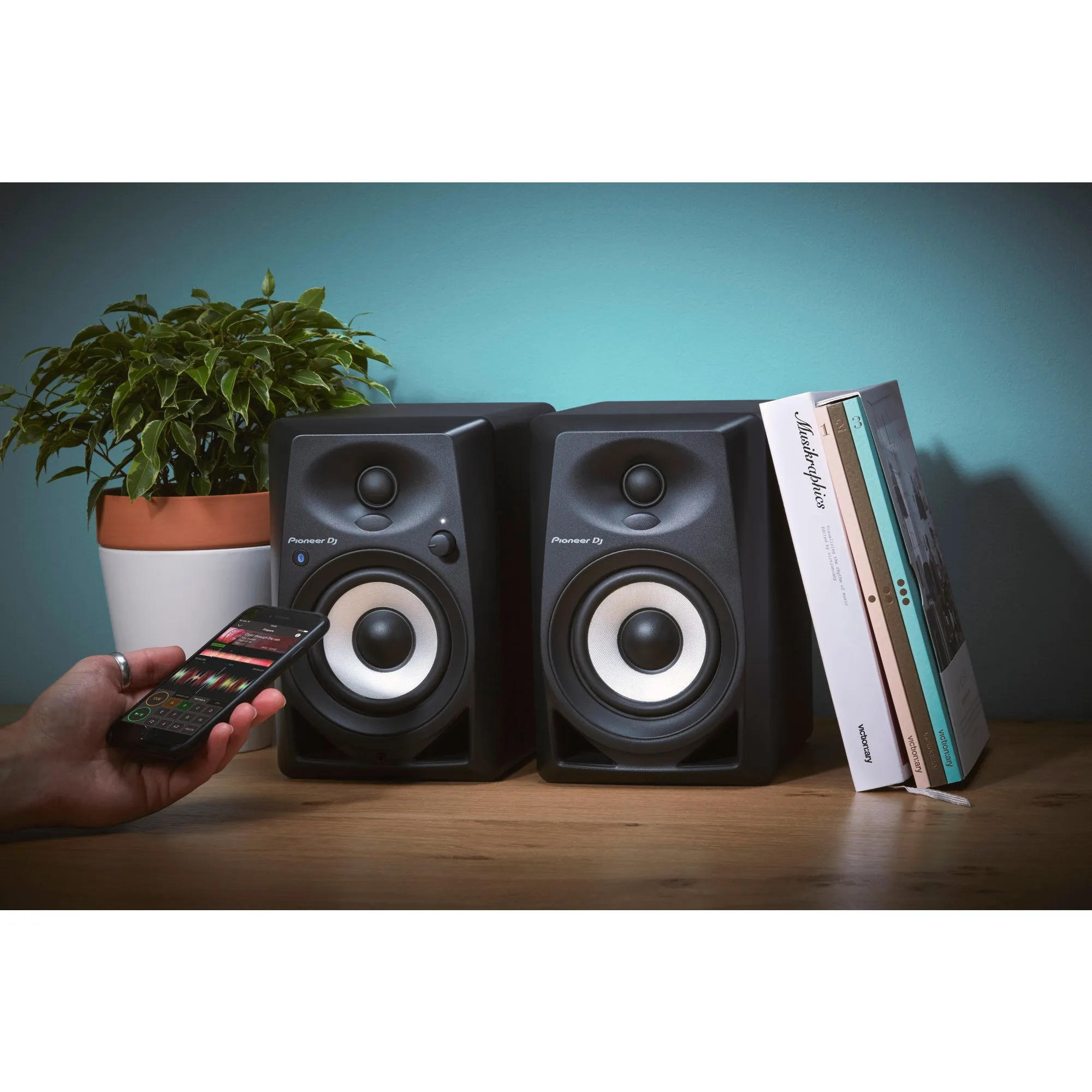 Pioneer DJ DM-40BT-W 4” Desktop Studio Monitor System with Bluetooth Connectivity, Professional Audio Equipment, Electronic Bluetooth Speakers, Black